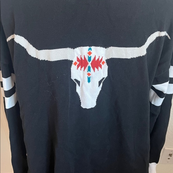 Varsity Western Style Black and White Open Cardigan with Steerhead design - Picture 6 of 6